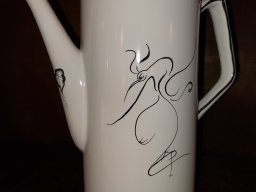 cafetiere droite oiseau noir stylise
